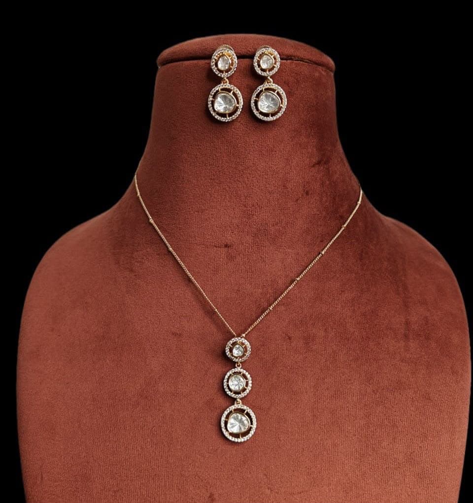 Polki Trio — Three haloed stones on a fine chain — the quiet end of the catalogue.